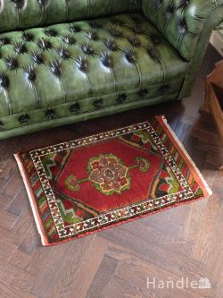 アンティーク雑貨 トライバルラグ・トルコ絨毯 ビンテージのおしゃれなオールド絨毯、華やかなデザインのトライバルラグ