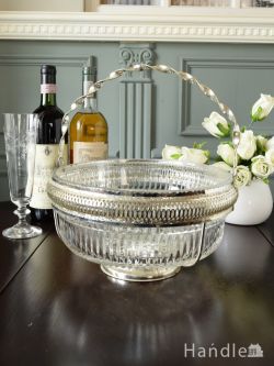 アンティークガラスの美しい食器、シルバーの縁どりが豪華なプレスドグラスの持ち手付きボウル