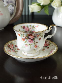 アンティーク雑貨 アンティーク食器 ロイヤルアルバート社のコテージガーデン、3色の薔薇が描かれたビンテージのカップ＆ソーサー