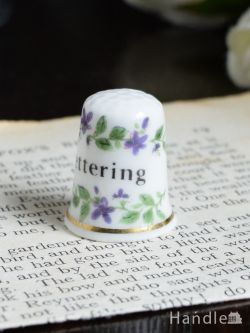 アンティーク雑貨 アンティークオブジェ イギリスのアンティーク雑貨、お花の陶器製のシンブル（Kettering）