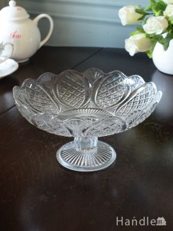アンティーク雑貨 アンティーク食器 アンティークガラスのコンポート、お花のような豪華な型押しの脚付きのプレスドグラス