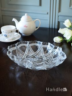 アンティーク雑貨 アンティーク食器 アンティークのガラスの器、お花の形の型押しが美しいプレスドグラスのボウル