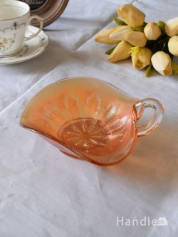 アンティーク雑貨 アンティーク食器 アンティークのガラスの持ち手付きプレート、葉っぱの形がおしゃれなプレスドグラスの器