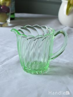 アンティーク雑貨 アンティーク食器 アンティークのガラスのピッチャー、爽やかなグリーン色のガラスのミルクピッチャー