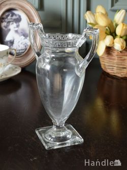 アンティーク雑貨 フラワーベース・花瓶アンティーク アンティークのガラス雑貨、持ち手が付いたプレスドグラスのフラワーベース