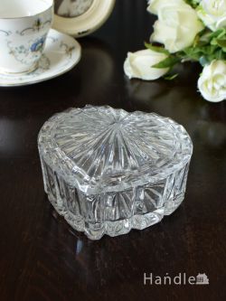 アンティーク雑貨 ジュエリーボックスアンティーク ハートの形の大人可愛いアンティークプレスドグラス、蓋付きのガラスケース 