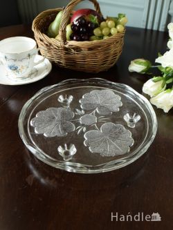 アンティーク雑貨 アンティーク食器 アンティークガラスの脚付きプレート、型押し模様がおしゃれなプレスドグラスのケーキスタンド