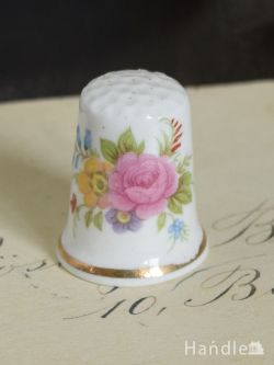 アンティーク雑貨 アンティークオブジェ イギリスのおしゃれなアンティーク雑貨、華やかなお花ブーケの陶器製のシンブル