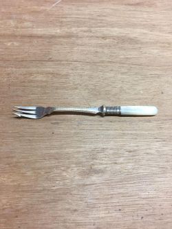 到着予定商品  アンティーク　マザーオブパールフォーク