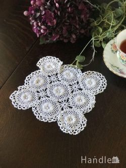 アンティーク雑貨 ドイリー・クロス フランスから届いたアンティークの雑貨、お花が連なった形のドイリー