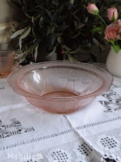 アンティーク雑貨 アンティーク食器 チェリー色の可愛いアンティークガラスの器、ディプレッションガラスのラージボウル