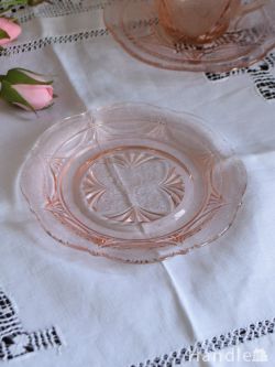 アンティーク雑貨 アンティーク食器 チェリー色の可愛いアンティークガラスの器、ディプレッションガラスのプレート