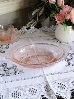 アンティーク雑貨 アンティーク食器 チェリー色の可愛いアンティークガラスの器、ディプレッションガラスのオーバルボウル