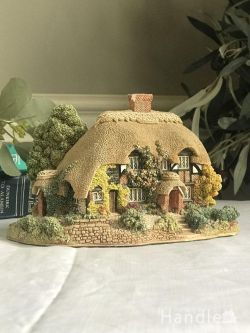 アンティーク雑貨 アンティークオブジェ 英国から届いた大型のLilliput Lane(リリパット レーン)、大きな木がある可愛いミニチュアハウス