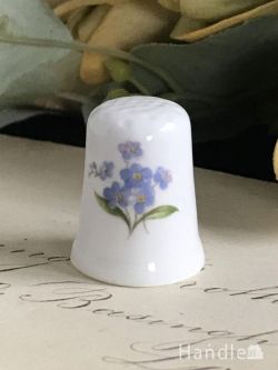 イギリスのアンティーク指貫、可愛い2色のお花が咲いたシンブル