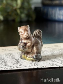 アンティーク雑貨 アンティークオブジェ イギリスで見つけたWADE社のビンテージ陶器、Whimsiesシリーズのフィギア（リス）