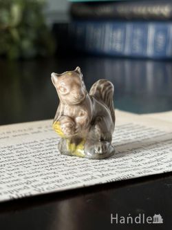 アンティーク雑貨 アンティークオブジェ イギリスで見つけたWADE社のビンテージ陶器、Whimsiesシリーズのフィギア（リス）