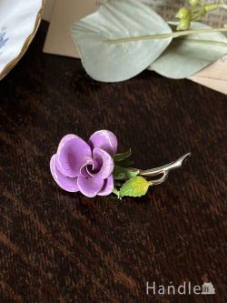 アンティーク雑貨 アンティークブローチ イギリスから届いたアンティークのブローチ、紫色のお花の形が可愛いアクセサリー