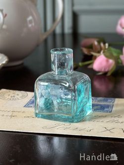 アンティーク雑貨 アンティークビン・香水瓶 イギリスから届いたアンティークボトル、四角い形が可愛いインクビン