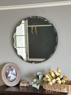 英国アンティークのおしゃれな鏡、丸い形のカッティングミラー