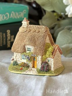 アンティーク雑貨 アンティークオブジェ Lilliput Lane(リリパットレーン)のミニチュアハウス、子どもが凧で遊ぶ可愛い家