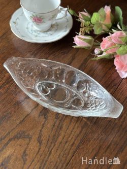 フルーツの型押し模様が可愛いアンティークガラス、イギリスから届いたプレスドグラスの器