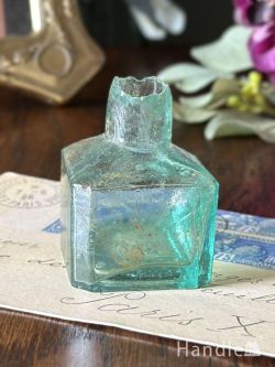 アンティークガラスのおしゃれな雑貨、四角い形のヴィクトリアンインク瓶