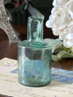 アンティーク雑貨 アンティークビン・香水瓶 イギリスアンティークの丸底ボトル、爽やかなブルー色ガラスのインクビン