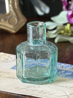 アンティーク雑貨 アンティークビン・香水瓶 アンティークのおしゃれなインク瓶、英国から届いたビクトリア時代のガラスボトル