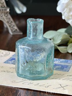 アンティーク雑貨 アンティークビン・香水瓶 アンティークガラスの小さな雑貨、八角形のヴィクトリアンアンティークのインク瓶
