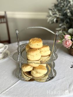 アンティーク雑貨 アンティーク食器 イギリスから届いたアフタヌーンティーの食器、シルバープレートの2段タイプのケーキスタンド