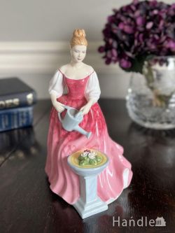 アンティーク雑貨 アンティークオブジェ ROYAL DOULTON（ロイヤルドルトン）の人形、英国生まれのフィギュリン「ALEXANDRA」