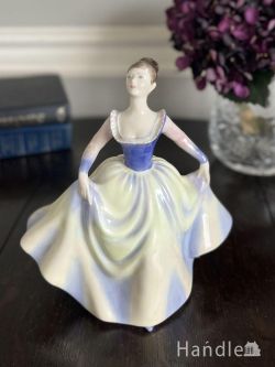 アンティーク雑貨 アンティークオブジェ イギリスから届いたROYAL DOULTON（ロイヤルドルトン）、1968年生まれのLISAのフィギュリン