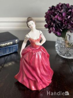 アンティーク雑貨 アンティークオブジェ イギリスから届いたロイヤルドルトン（RoyalDoulton）、真っ赤なドレスを着たフィギュリン（INNOCENCE）