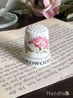 アンティーク雑貨 アンティークオブジェ イギリスのアンティーク雑貨、お花の陶器製のシンブル(BIRDWOOD)