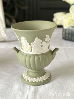 アンティーク雑貨 アンティーク花瓶 ウェッジウッド（Wedgwood）のジャスパーウェア、セージグリーン色のフラワーベース