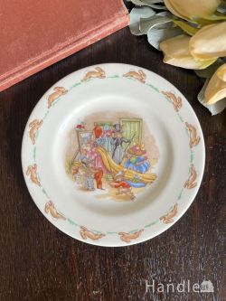 英国ロイヤルドルトンのアンティーク陶磁器、バニキンズの可愛いお皿（ROYAL DOULTON)