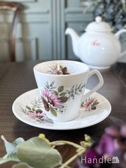 アンティーク雑貨  ピンク色のお花が描かれた英国ビンテージの食器、ロードネルソン（Countess）のカップ＆ソーサー 