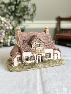 アンティーク雑貨 アンティークオブジェ 英国ビンテージのLilliput Lane(リリパット レーン)、シンメトリーデザインのハンドメイドのお家