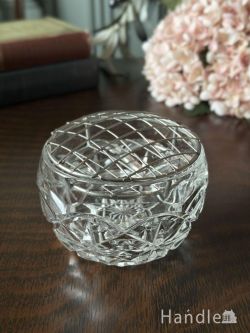 アンティーク雑貨 アンティーク花瓶 英国のアンティークガラスの花器、花留めが付いたプレスドグラスのフラワーベース