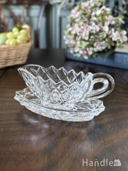 アンティーク雑貨 アンティーク食器 イギリスから届いたアンティークのガラスのソースポット、ダイヤ型の型押しが美しいトレー付きのピッチャー