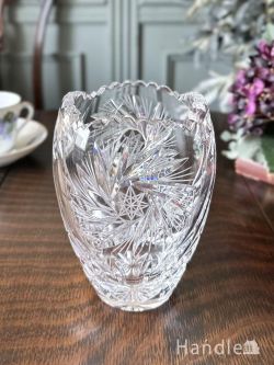 アンティーク雑貨 アンティーク花瓶 英国アンティークガラスの美しい花びん、お花の型押し模様が美しいフラワーベース