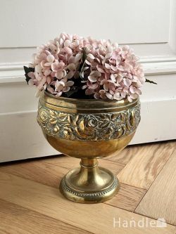 薔薇のお花が型押しされた美しいプランツカバー、イギリスから届いた真鍮製のアンティークブラスプランター(k-5974-z)