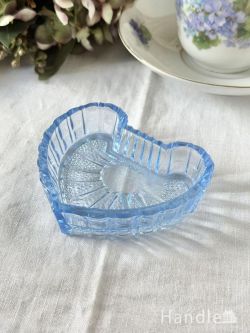アンティーク雑貨 アンティーク食器 ハートの形が可愛いアンティークの雑貨、英国プレスドグラスのプレート