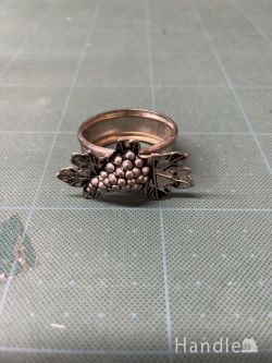 到着予定商品  アンティ―ク　ブドウのナプキンリング
