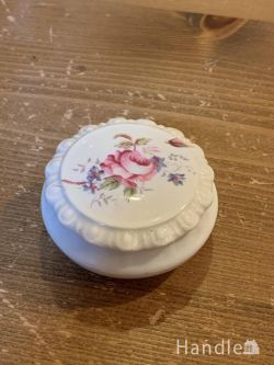 到着予定商品  アンティ―ク　フタ付き小物入れ