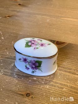 到着予定商品  アンティ―ク　フタ付き小物入れ