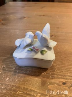 到着予定商品  アンティ―ク　フタ付き小物入れ