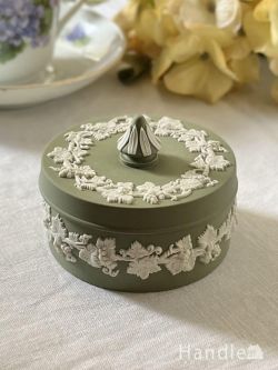 アンティーク雑貨 ジュエリーボックスアンティーク セージグリーン色のジャスパーウェア、アンティークウェッジウッドのフタ付き小物入れ