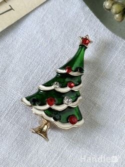 クリスマスのおしゃれなビンテージアクセサリー、きらきら輝くクリスマスツリーのブローチ
